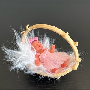 Zuru 5 Surprise My Mini Baby Blossom Doll Sweet Hearts Series 1 Basket Faux Fur